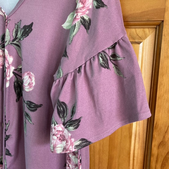 Women’s size small Reborn J gently used purple floral top with buttons and tie - Picture 3 of 5